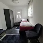 Ein sehr schönes Privatzimmer mit perfekter Verkehrsanbindung!!!